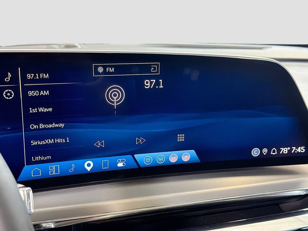 2025 Cadillac LYRIQ Luxury 3