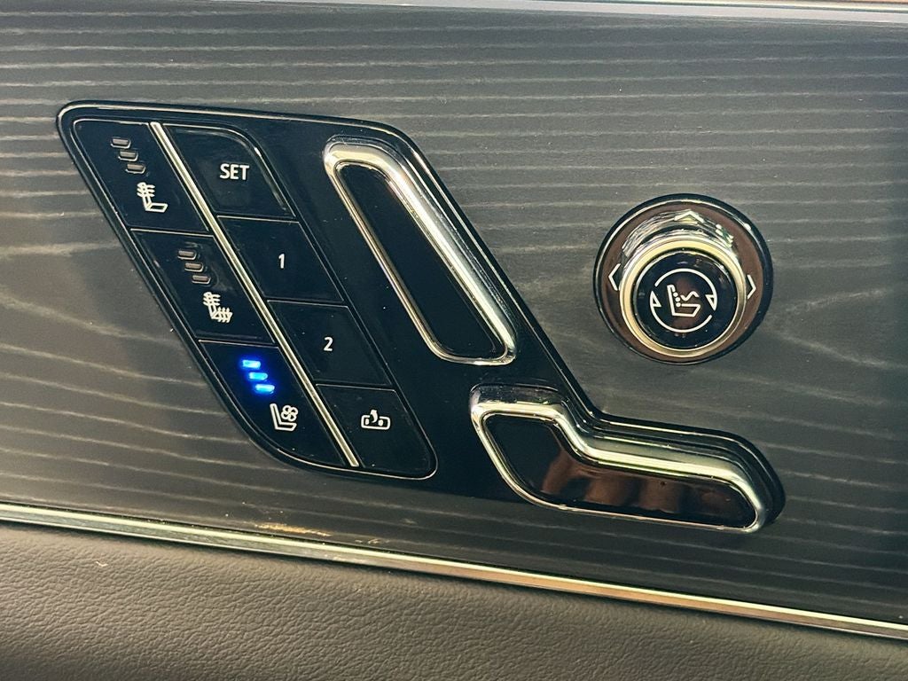 2025 Cadillac LYRIQ Luxury 3
