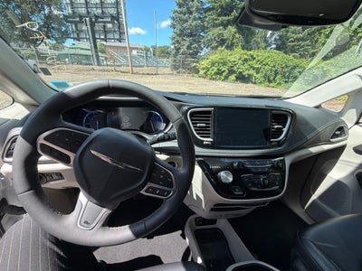 2024 Chrysler Pacifica Hybrid Select
