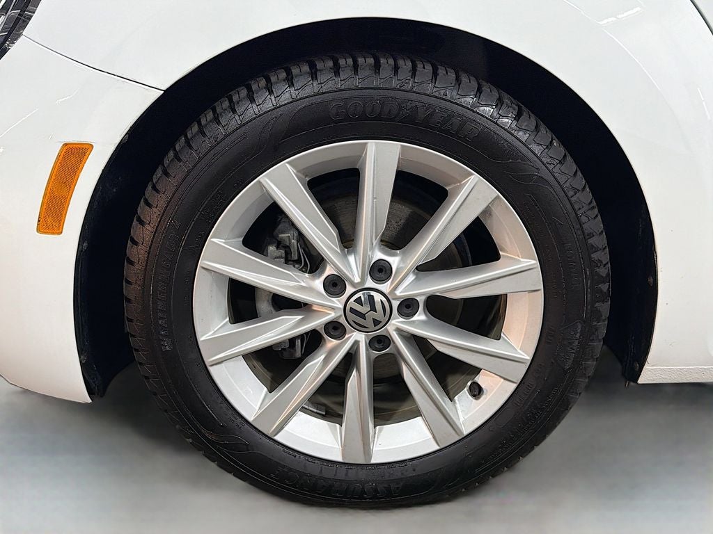 2019 Volkswagen Beetle 2.0T SE