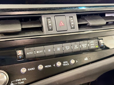 2024 Lexus ES 300h Luxury