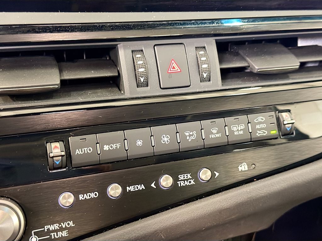 2024 Lexus ES 300h Luxury