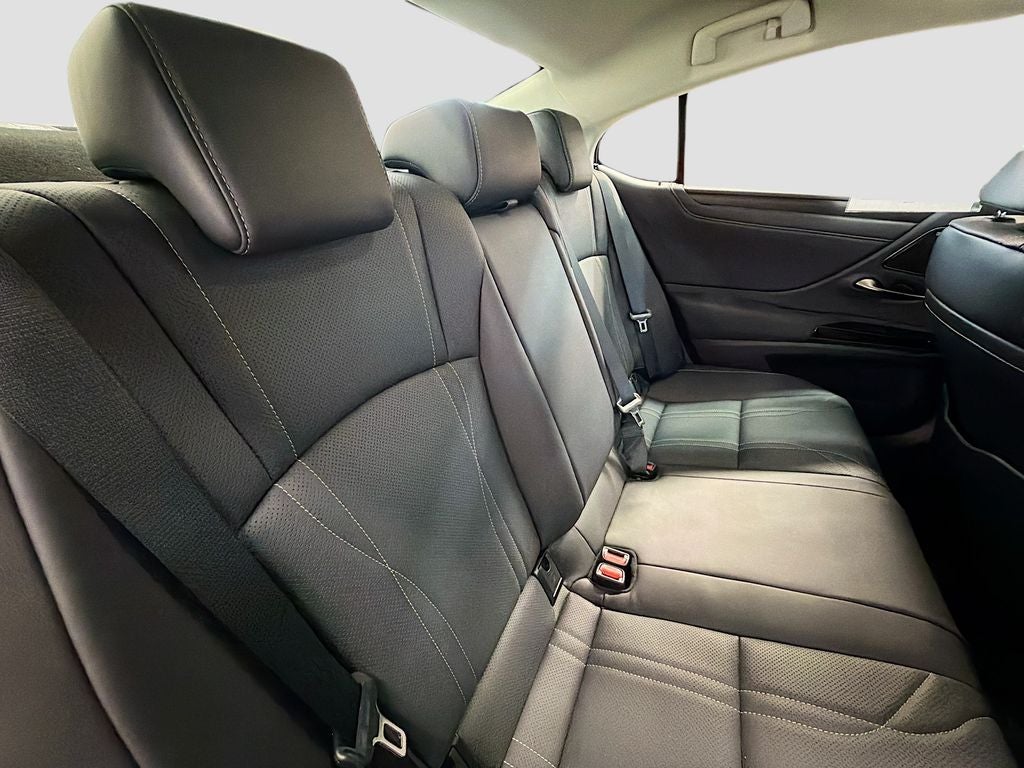 2024 Lexus ES 300h Luxury