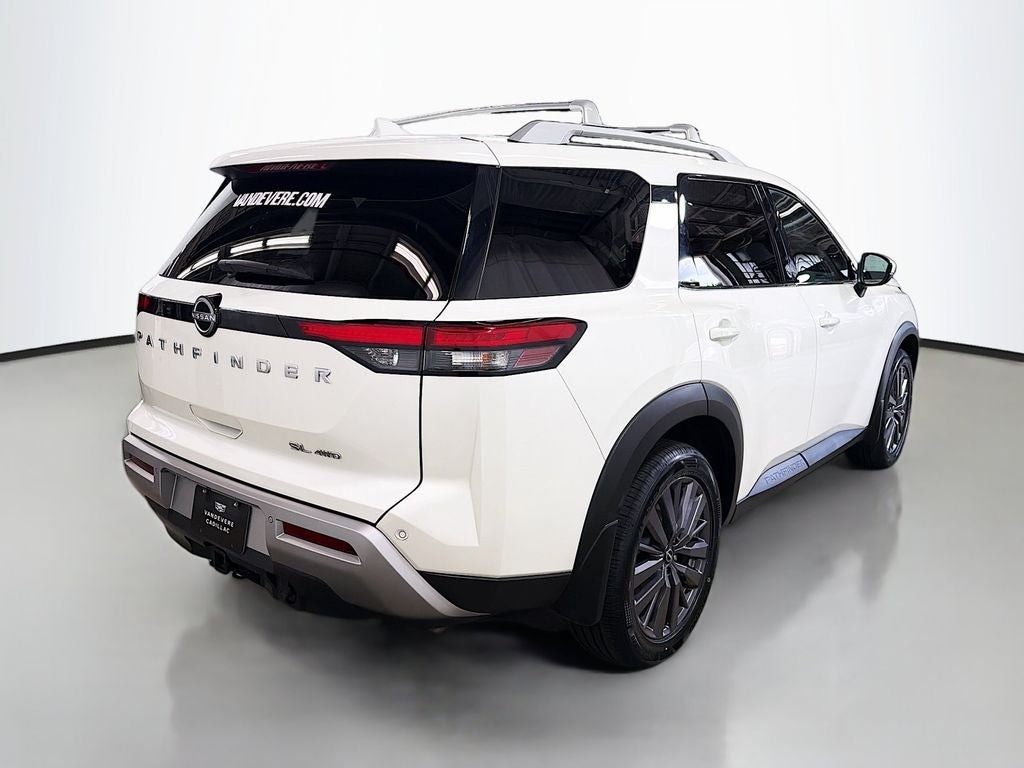 2023 Nissan Pathfinder SL