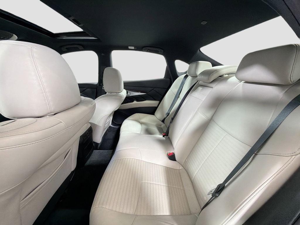 2016 INFINITI Q70 3.7X
