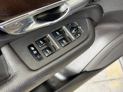 2019 Volvo XC90 T6 Momentum