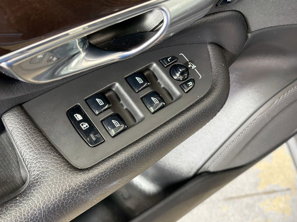 2019 Volvo XC90 T6 Momentum