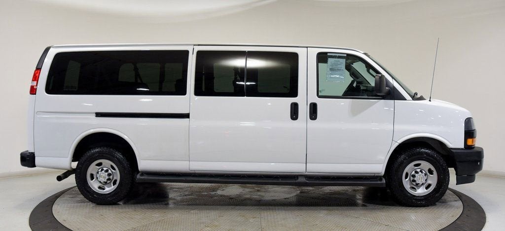 2023 Chevrolet Express Passenger 3500 1LS