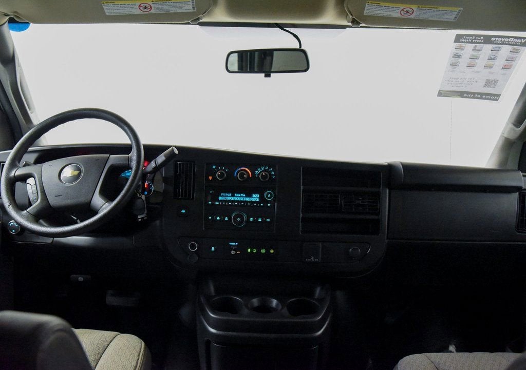 2023 Chevrolet Express Passenger 3500 1LS