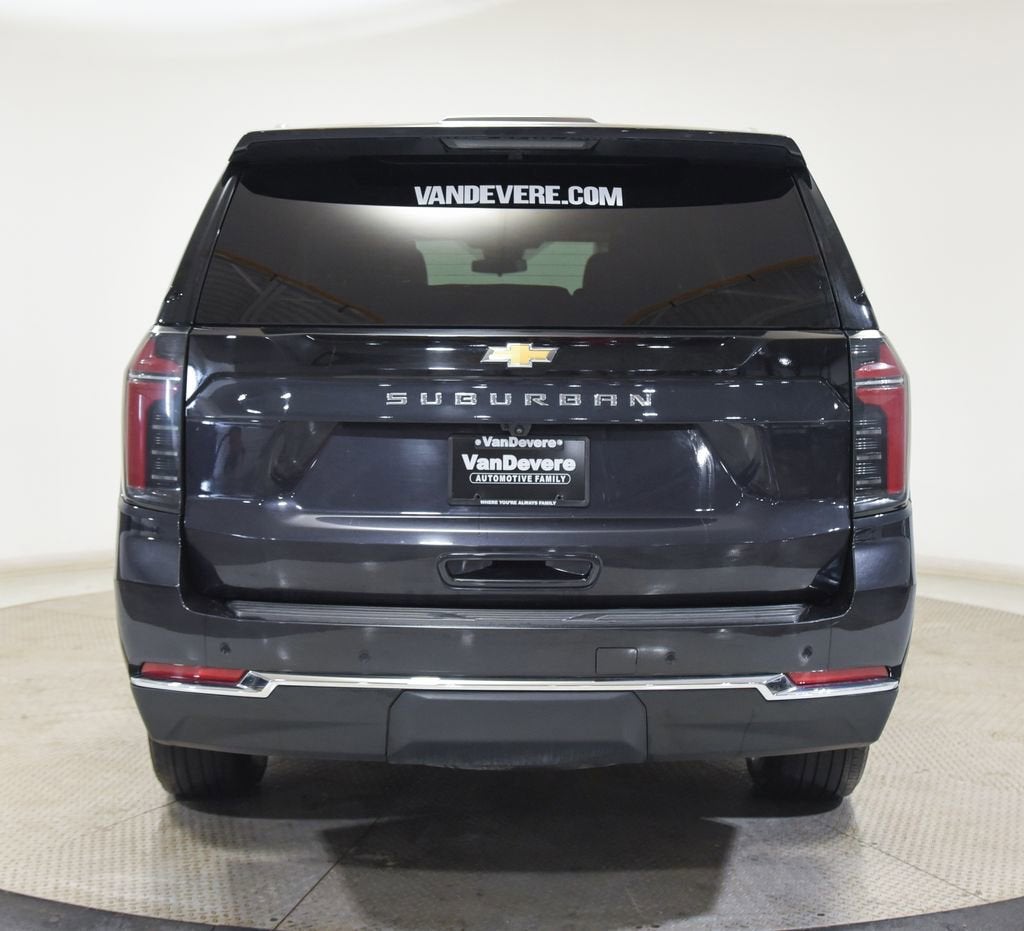 2025 Chevrolet Suburban LS