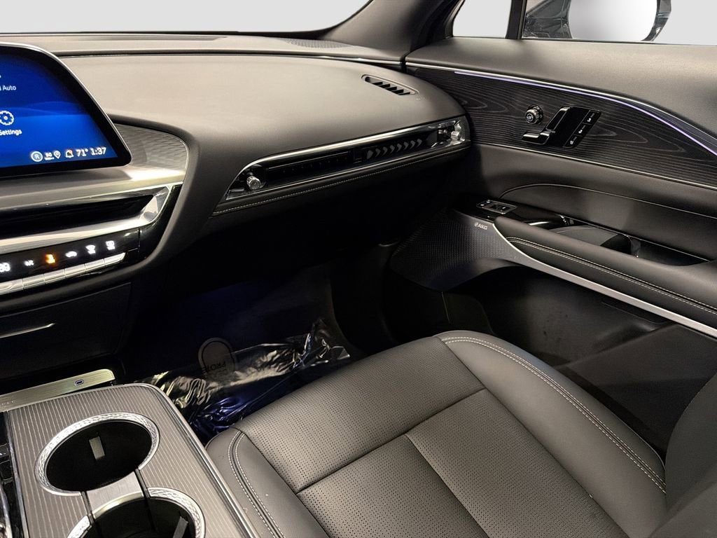 2024 Cadillac LYRIQ Sport 2