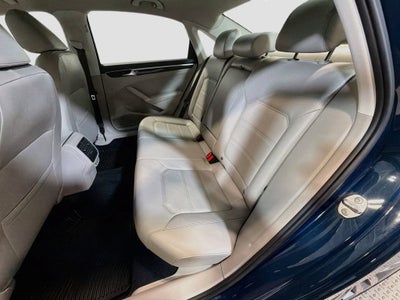 2019 Volkswagen Passat 2.0T SE R-Line