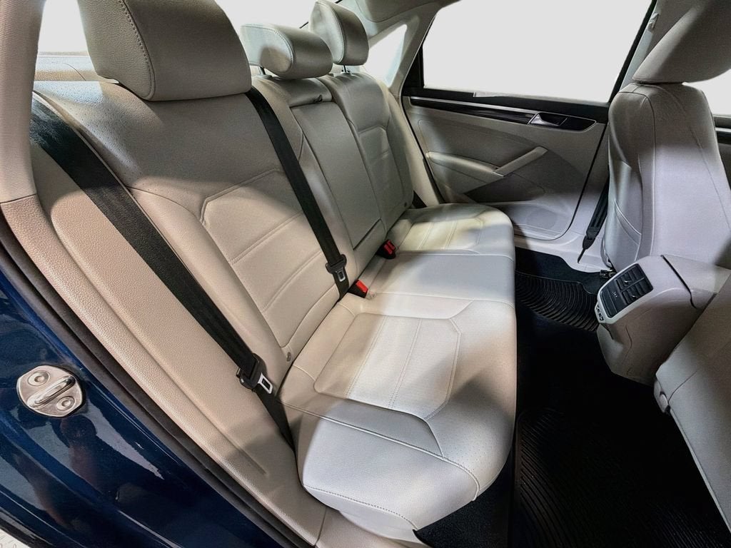 2019 Volkswagen Passat 2.0T SE R-Line