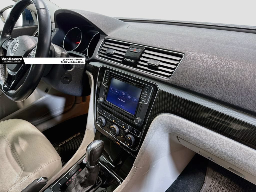 2019 Volkswagen Passat 2.0T SE R-Line