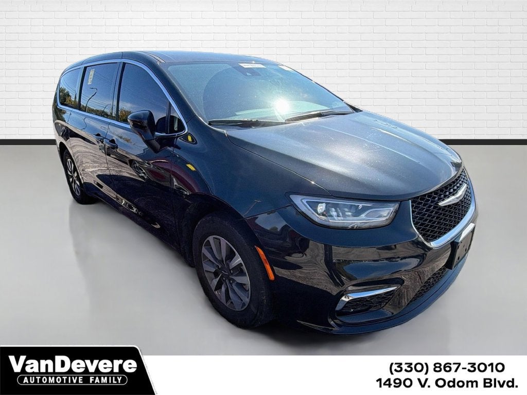 2023 Chrysler Pacifica Hybrid Touring L
