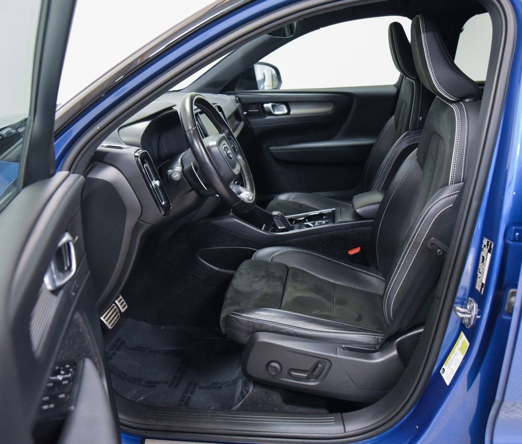 2020 Volvo XC40 R-Design