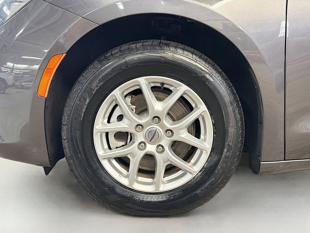 2023 Chrysler Voyager LX