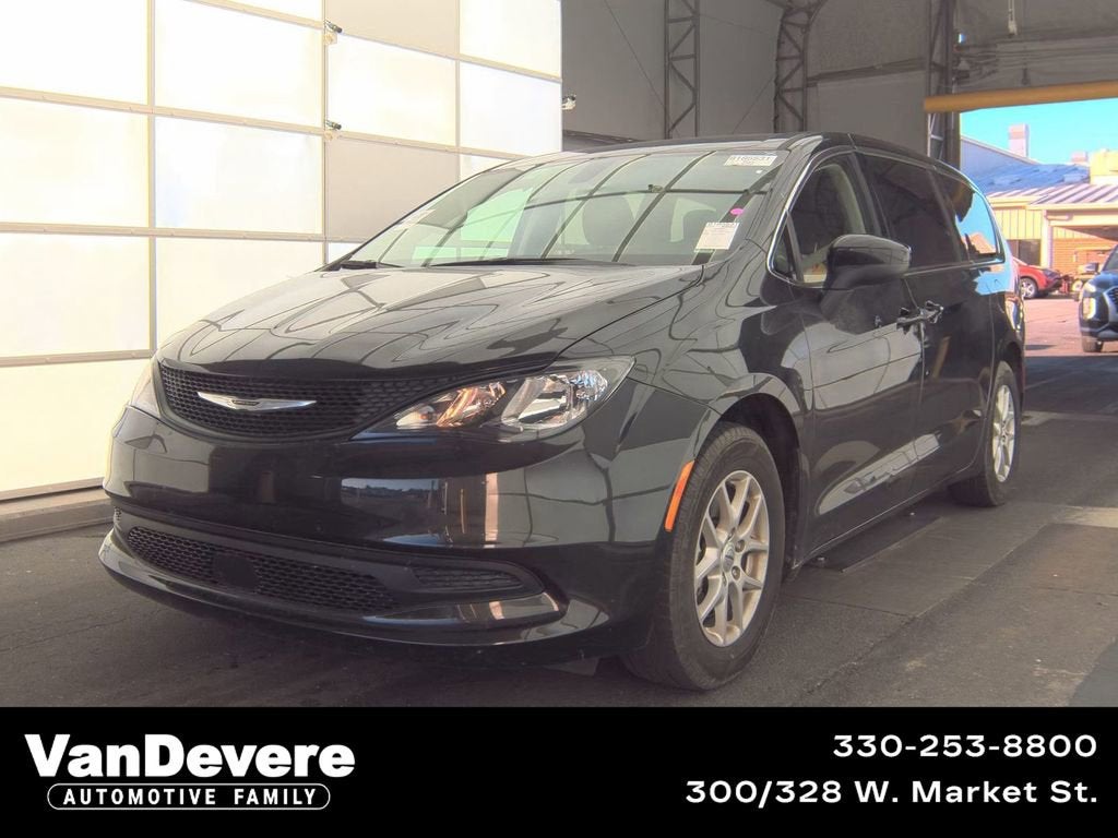 2022 Chrysler Voyager LX