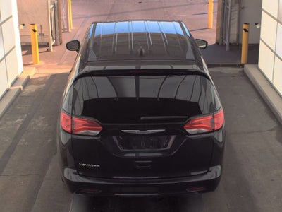 2022 Chrysler Voyager LX