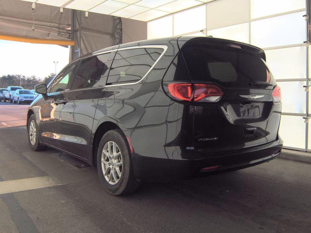 2022 Chrysler Voyager LX