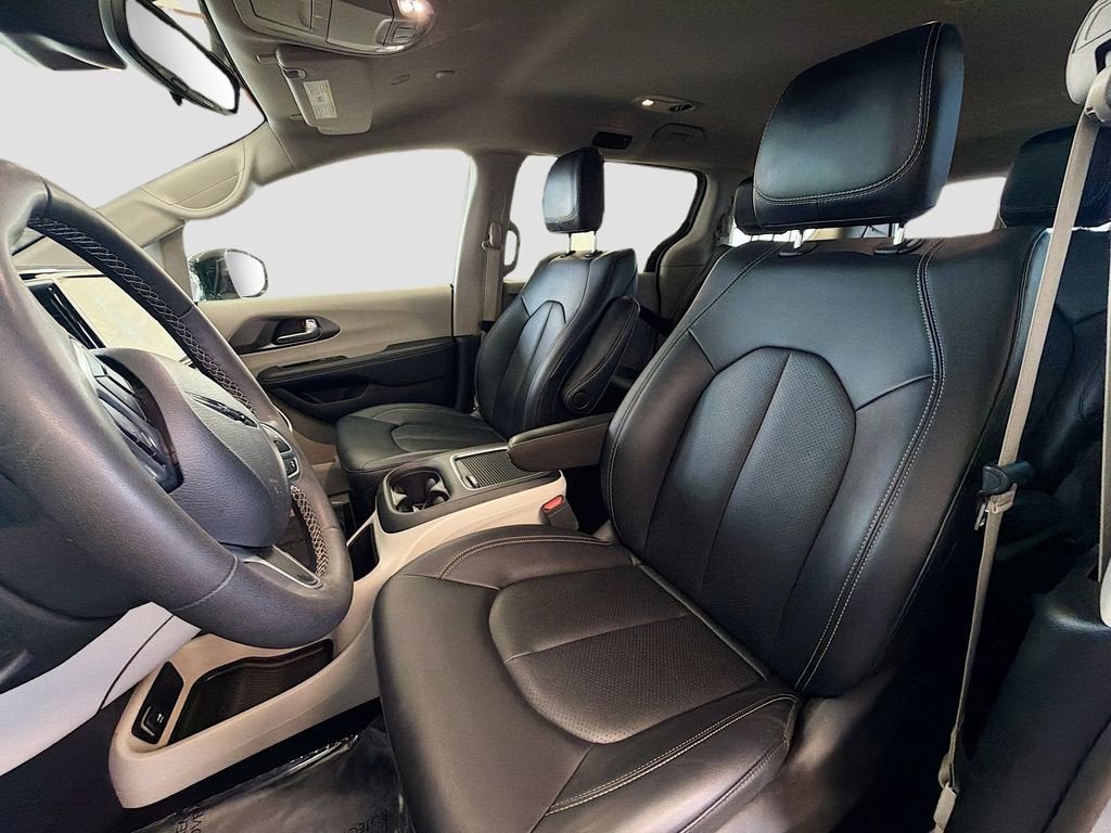 2024 Chrysler Pacifica Hybrid Select