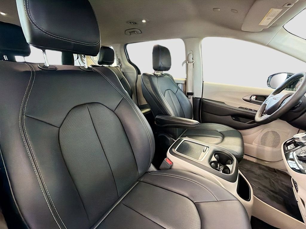 2024 Chrysler Pacifica Hybrid Select